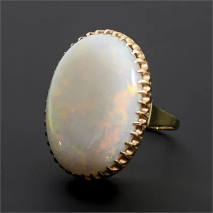Ring mit großem Vollopal