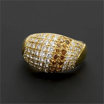 Ring mit zweifarbigem Diamantbesatz