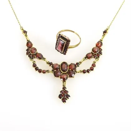 Granatcollier und -Ring