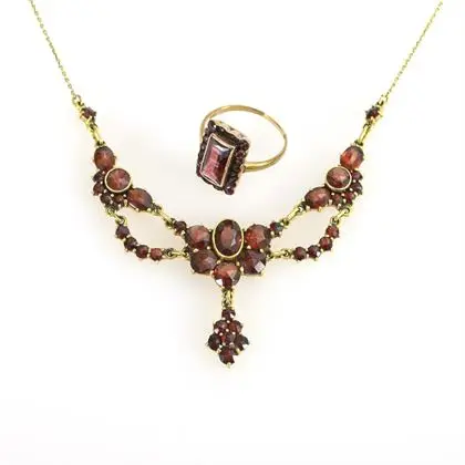 Granatcollier und -Ring