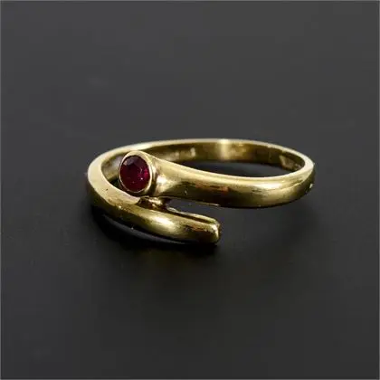 Ring mit rotem Farbstein, wohl Rubin