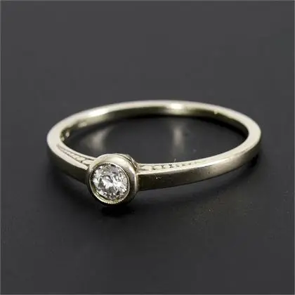 Ring mit historischem Solitär