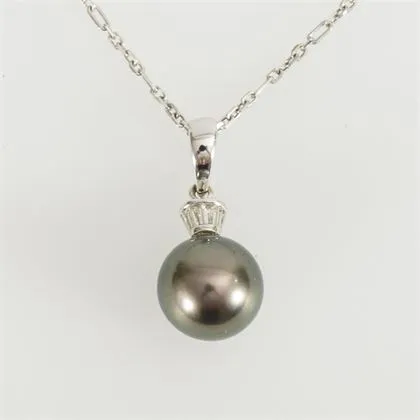 Pendentif avec diamants et perle foncée sur chaîne