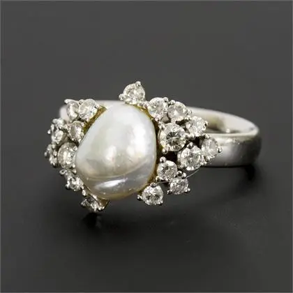 Ring mit Barockperle und Brillanten
