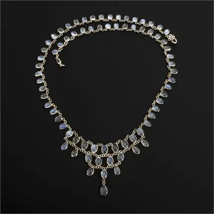 Collier mit Mondsteinen