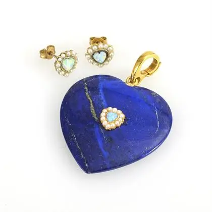 Set : boucles d'oreilles et pendentif avec cœurs en opale