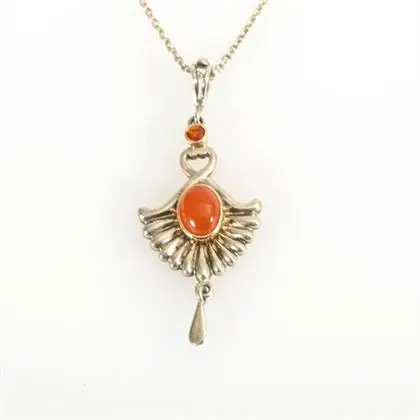 Pendentif avec opales de feu sur chaîne