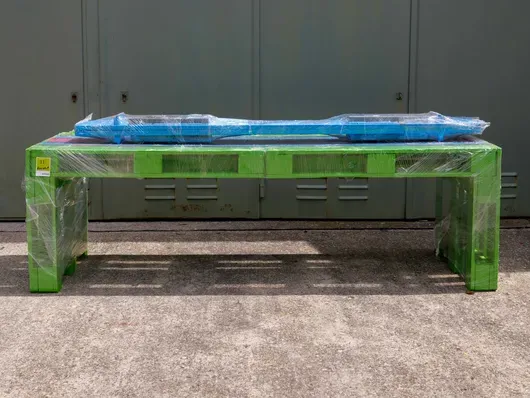 Meubles en palettes colorés