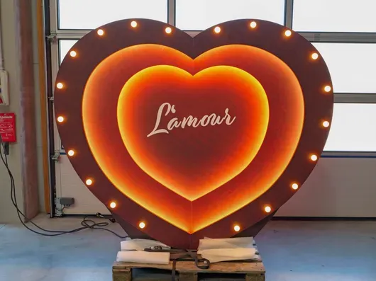 Custom-made high-quality decorative heart incl. various light bulbs
