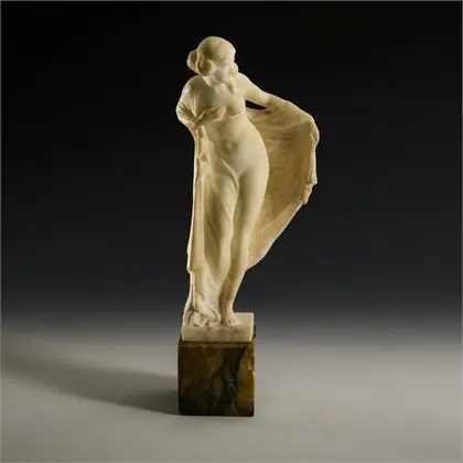 Klein jugendstil vrouwenfiguur