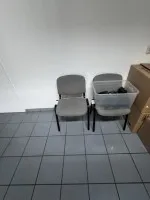2 židle pro návštěvy