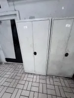 2 armoires à outils métalliques avec contenu