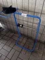 1 dozownik papieru, mobilny
