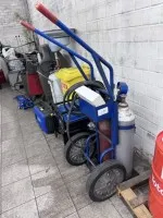 1 chariot à bouteilles avec flexible de soudage et détendeur