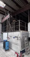 Stellinginstallatie Schäfer, ca. 4x8 m, 3-etagig met 2 trappen en legbordstelling, ca. 80 strekkende m, steeksysteem en 1 metalen gereedschapskast