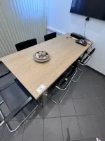 1 Schreibtisch mit Aktenrollcontainer