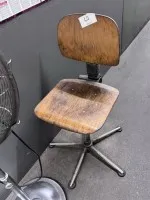 1 Arbeitstisch mit Drehstuhl