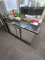 1 верстак с - 2 шкафами с выдвижными ящиками для инструментов,