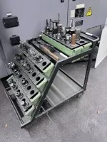 1 транспортная тележка с 42 держателями инструмента с содержимым