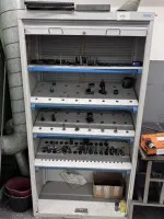 1 Metallwerkzeugrollladenschrank mit Inhalt