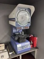 1 Profilmessprojektor Mitutoyo PJ-A 3000