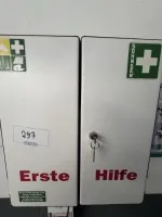 1 szafka pierwszej pomocy, ścienna z zawartością