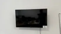 1 ЖК-телевизор LG, 32 дюйма с настенным креплением