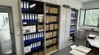 3 regály na spisy s celkem 1 spisovou skříní - vyzvednutí po schválení