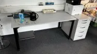 1 bureau met dossiercontainer - ophalen na goedkeuring