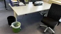 2 bureaus met rolcontainer