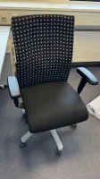 1 krzesło obrotowe z podłokietnikami