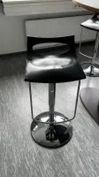 1 table haute, env. 2,5 m avec 6 tabourets de bar