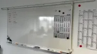 1 белая доска с направляющей