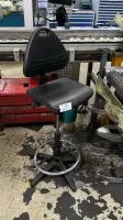 1 рабочий вращающийся стул