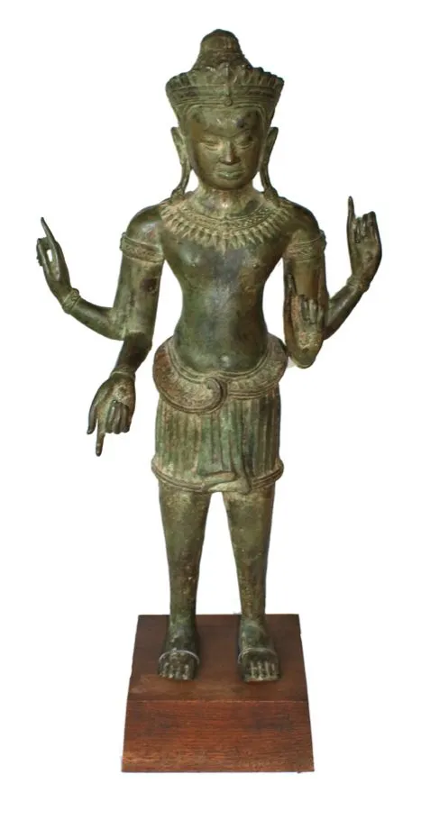Großer stehender – Vishnu mit vier Armen