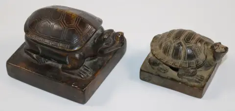 Longgui. – China paar große Bronzesiegel mit der Drachenschildkröte