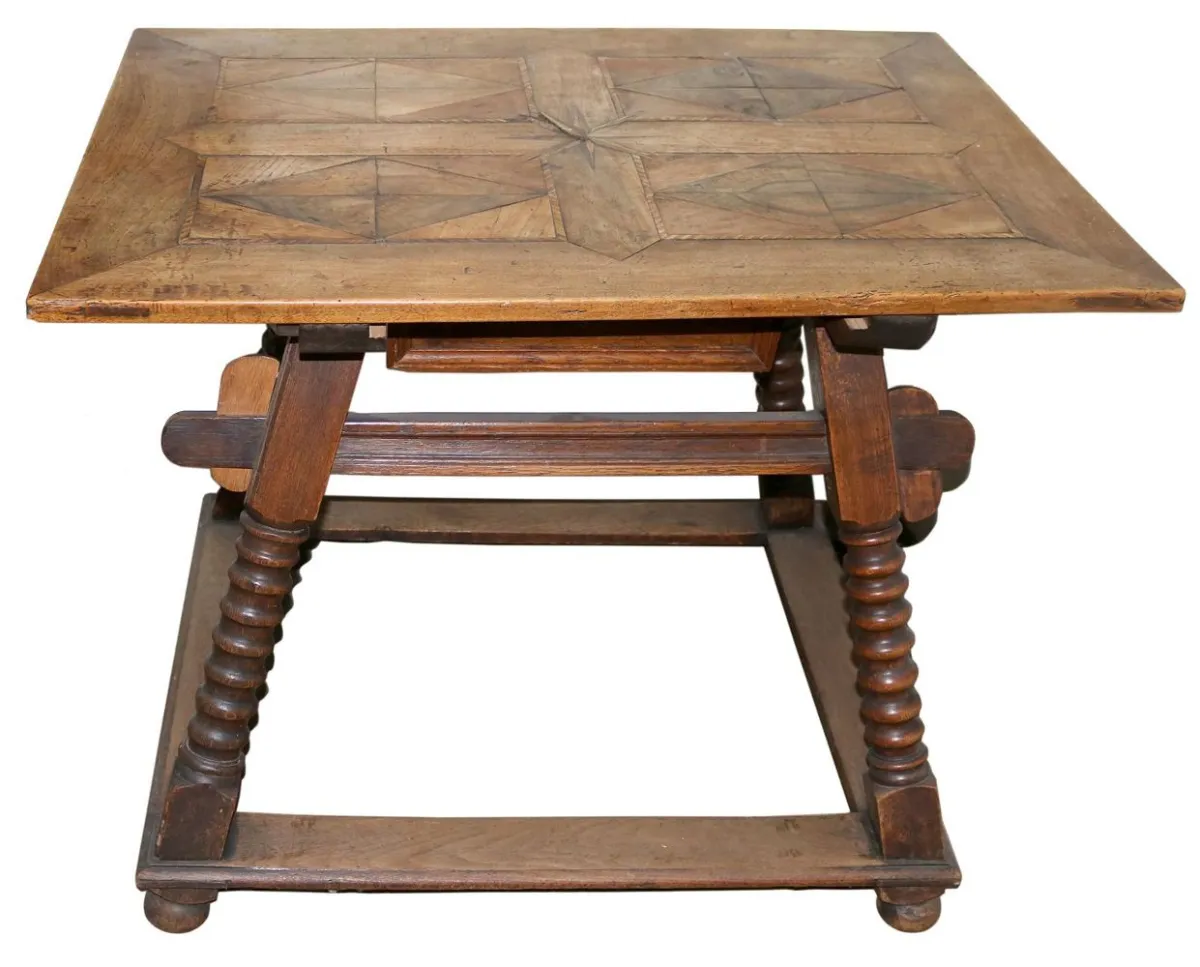 Marquetry box table – Magnificent box table early 18th century