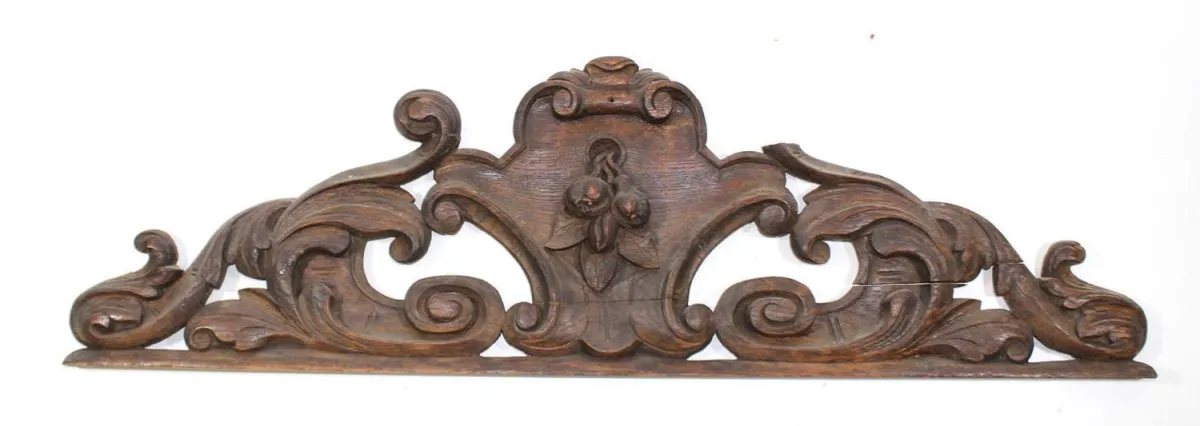 Dessus-de-porte 18e/19e s. – Bois sculpté avec feuille d'acanthe