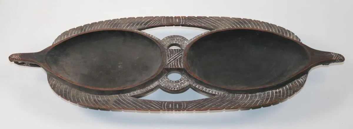 Coupe rituelle, – double coupe avec fines décorations et