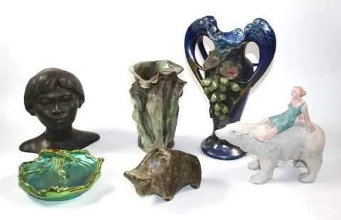 Amphore et autres – six objets en céramique