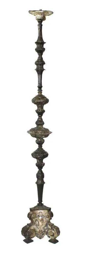 Chandelier d'autel baroque – âme en bois avec décor en argent