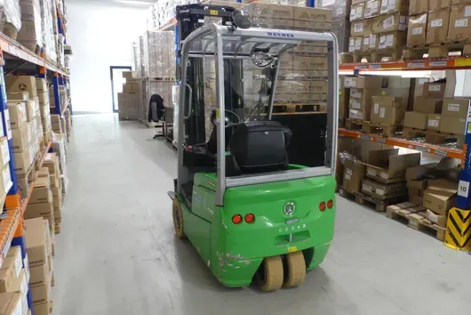 CESAB - Chariot élévateur avec chargeur