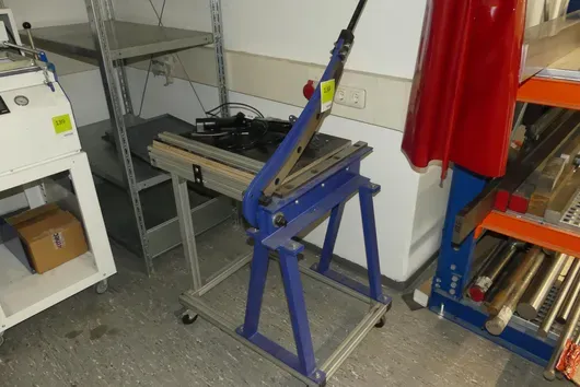 Handhebelschere mit Tisch