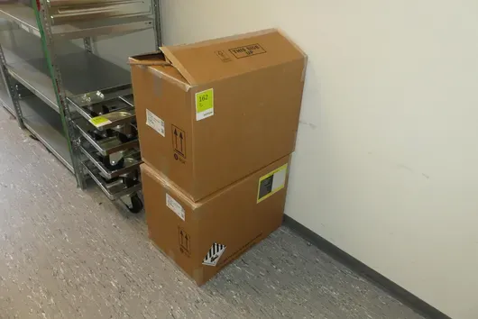 2x Carton avec contenu