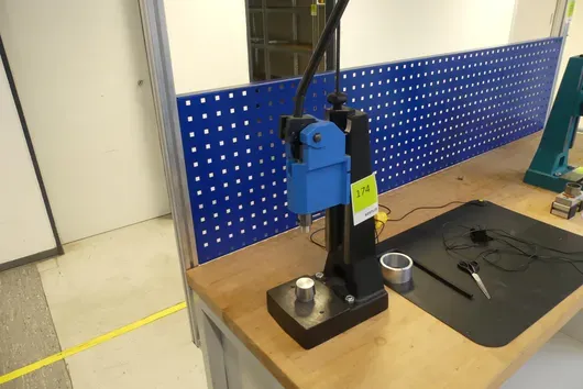 Assembly / testing device