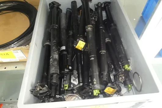 Lot dropper posts, met opbergbox