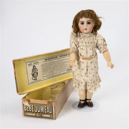 Originalbekleidete Puppe "Bébé Jumeau" in Karton