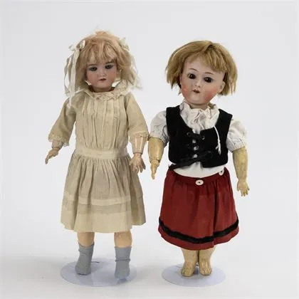 2 poupées blondes à tête en porcelaine