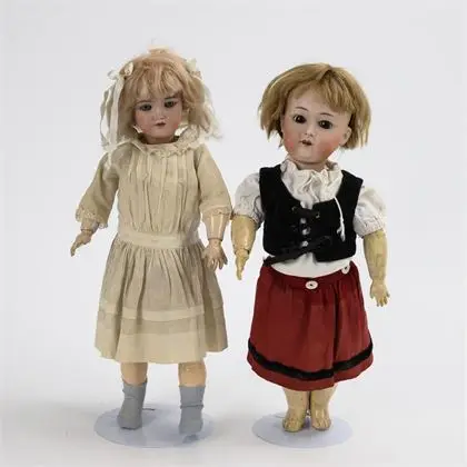 2 poupées blondes à tête en porcelaine
