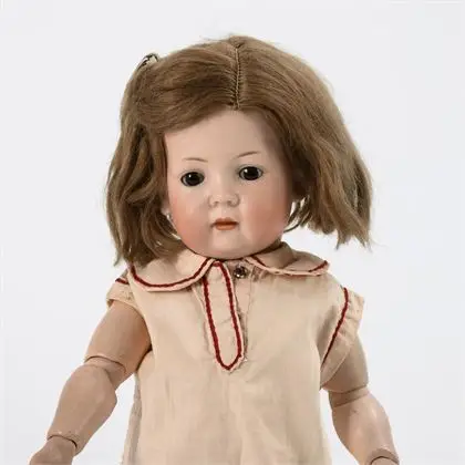 Fille caractère avec corps Toddler. Baehr & Proeschild